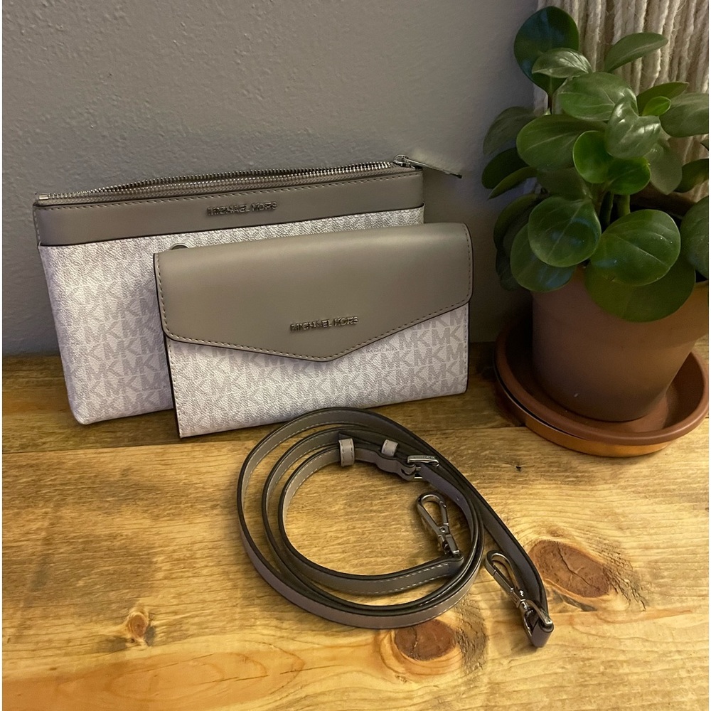 Michael kors crossbody